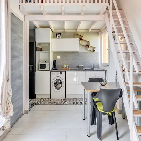 Modern Studio In 아파트 아그