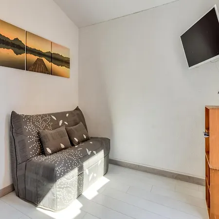 Modern Studio In 아파트